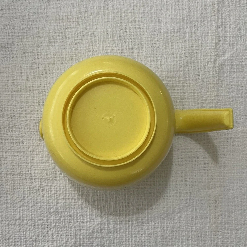 Vintage Bisquick‎ Yellow Plastic Measuring/Mixing Bowl w/ Pour Spout Advertising